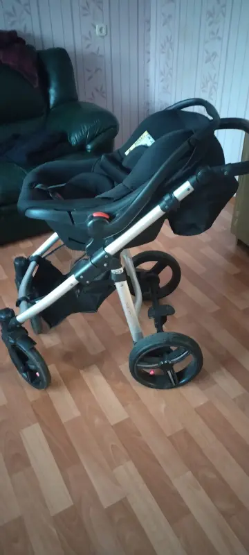 Детская коляска с автолюлькой