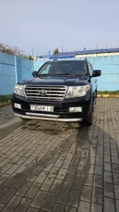 TOYOTA LAND CRUISER 200