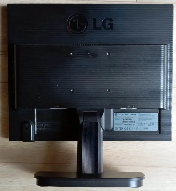 Монитор LG L1718S-SN
