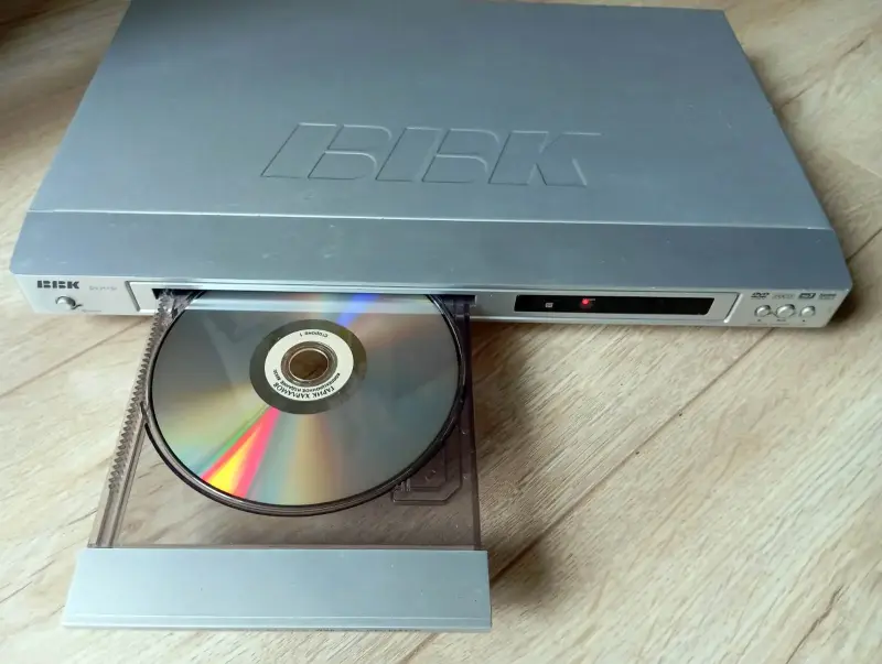 DDVD плеер BBK DV311SI