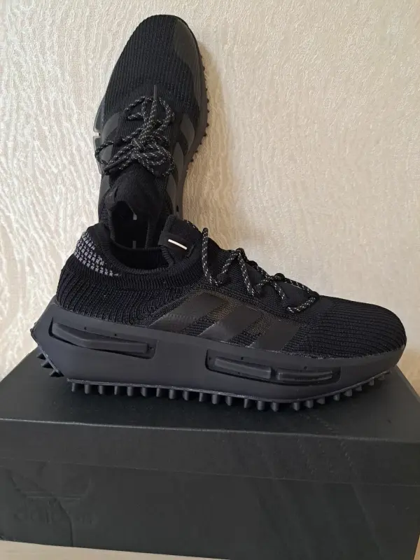 Кроссовки новые Adidas р.44 оригинальные, стелька 29 см