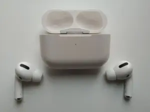 Беспроводные наушники Apple AirPods pro (реплика) Редми Redmi AirDots 2. Амбюшоры промыты и протерты спиртом. Цена 35 р