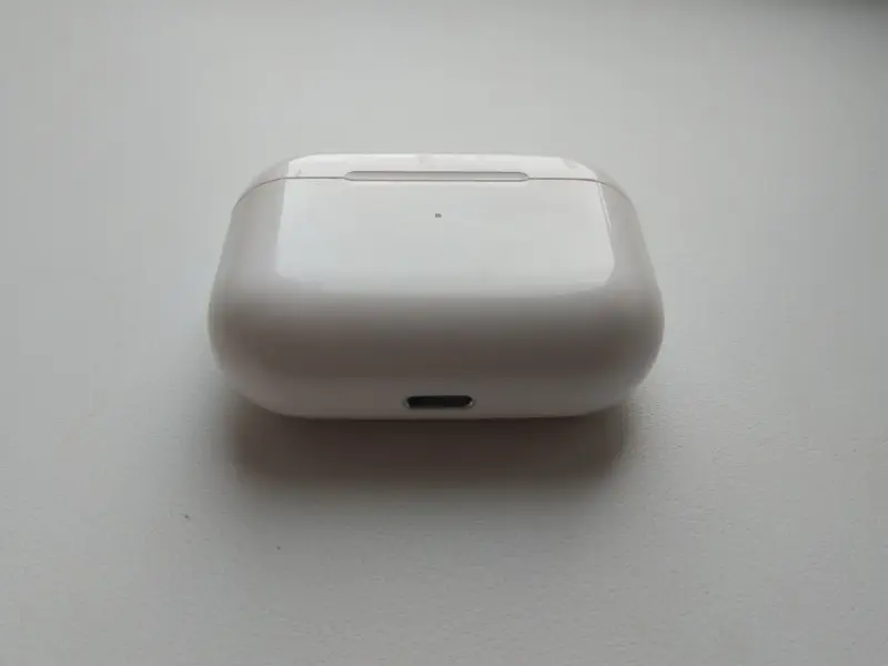 Беспроводные наушники Apple AirPods pro Редми Redmi AirDots 2. Амбюшоры промыты и протерты спиртом. Цена 35 р