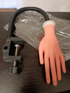 Тренировочная рука для маникюра