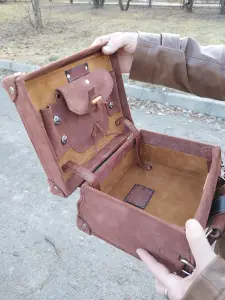 ДОРОЖНЫЙ КЕЙС ИЗ КОЖИ