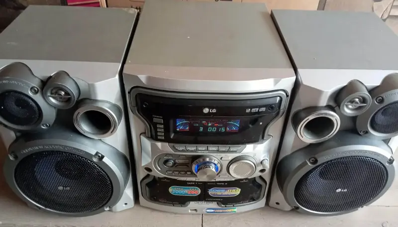 Музыкальный центр LG LM-U1350