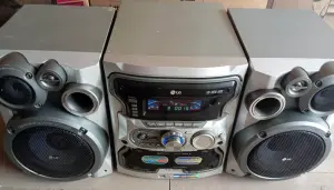 Музыкальный центр LG LM-U1350