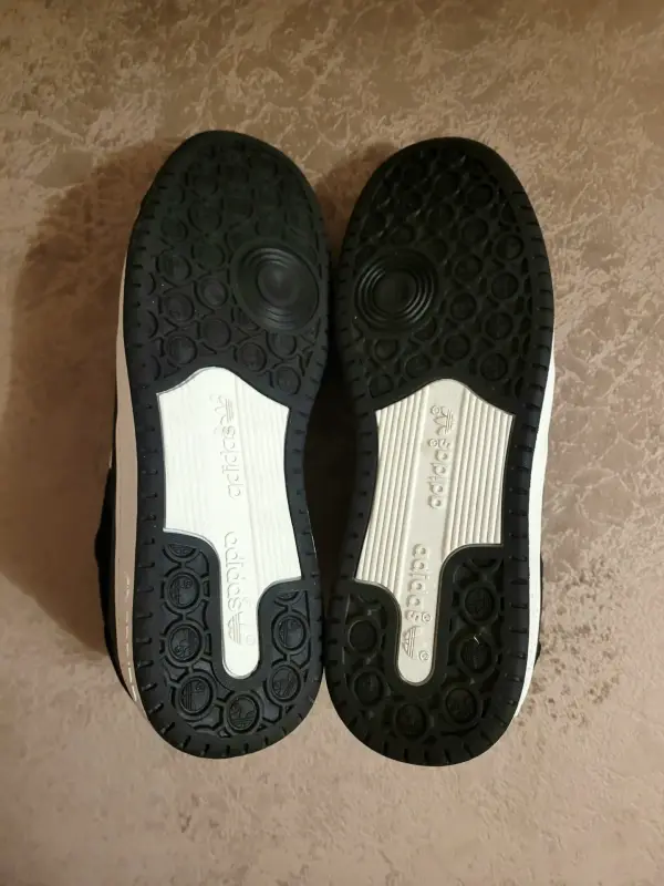 Новые мужские кроссовки adidas