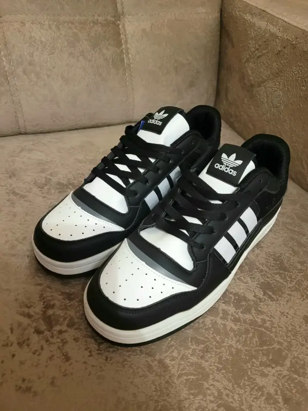 Новые мужские кроссовки adidas