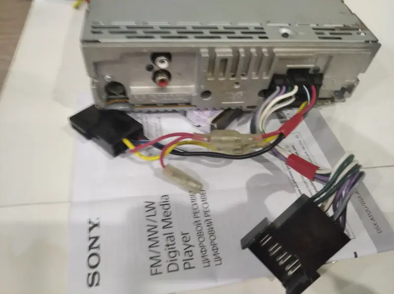 CD/MP3-магнитола USB aux Sony