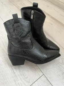Сапоги казаки черные