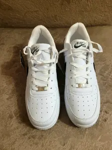 Новые мужские кроссовки Nike