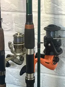 2 спиннинга + 2 катушки + мелочёвка