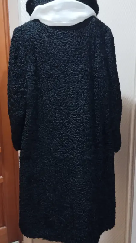 Шуба натур.мех каракуль р-р 46-48+Подарок