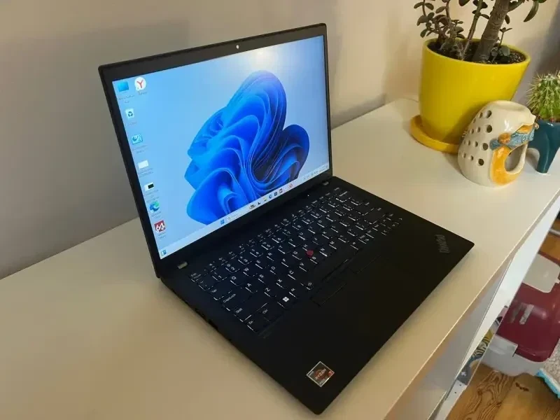 Lenovo ThinkPad T14s gen4 Ryzen 7 7840U/32 Gb/1 TB
