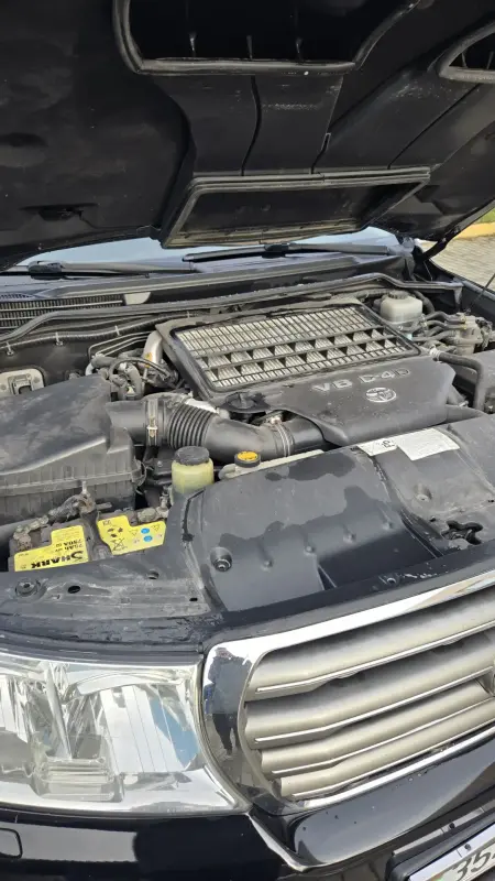 TOYOTA LAND CRUISER 200