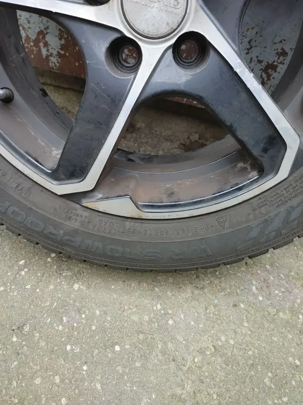 Шины Nokian Tyres WR Snowproof 185/60R15 88T + Литые диски