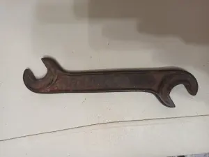 Ключ рожковый старый