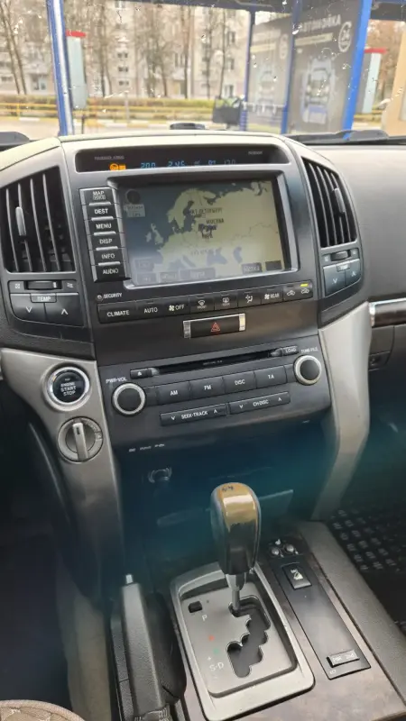 TOYOTA LAND CRUISER 200