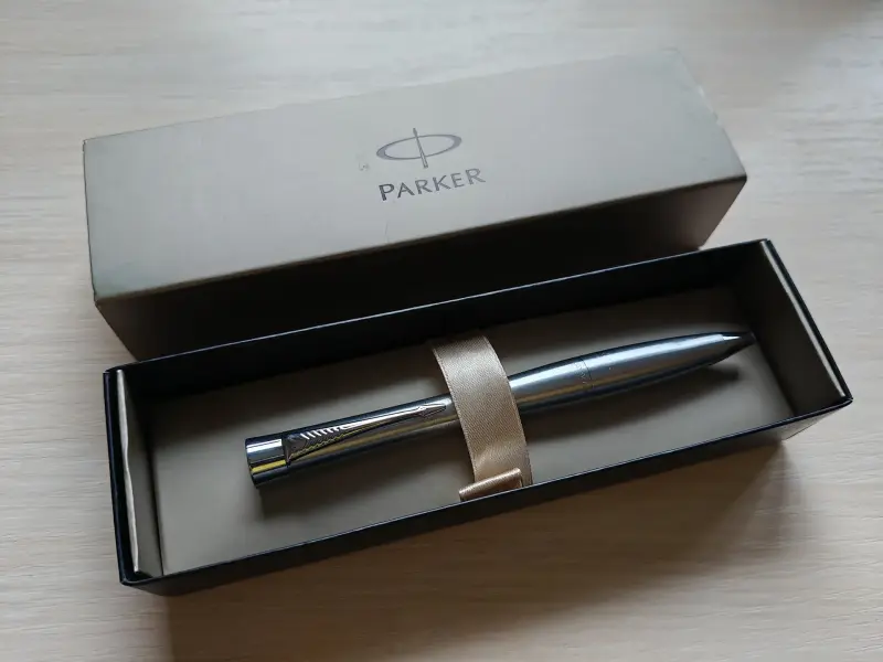 Шариковая ручка Parker + стержень