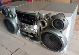 Музыкальный центр LG LM-U1350