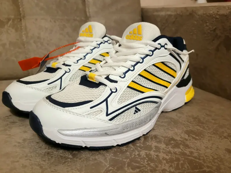 Новые мужские кроссовки adidas