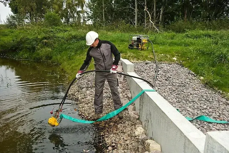 Чистка пруда и водоема. Откачка воды бассейн яма