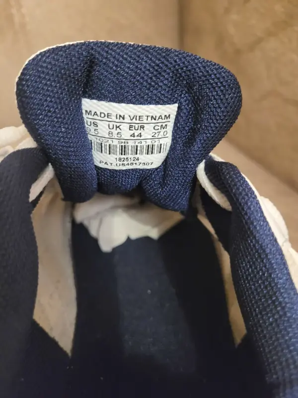 Новые мужские кроссовки adidas