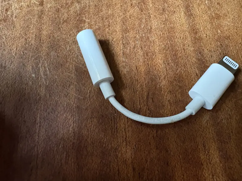 Адаптер Переходник Apple 3.5 мм - Lightning Оригинал