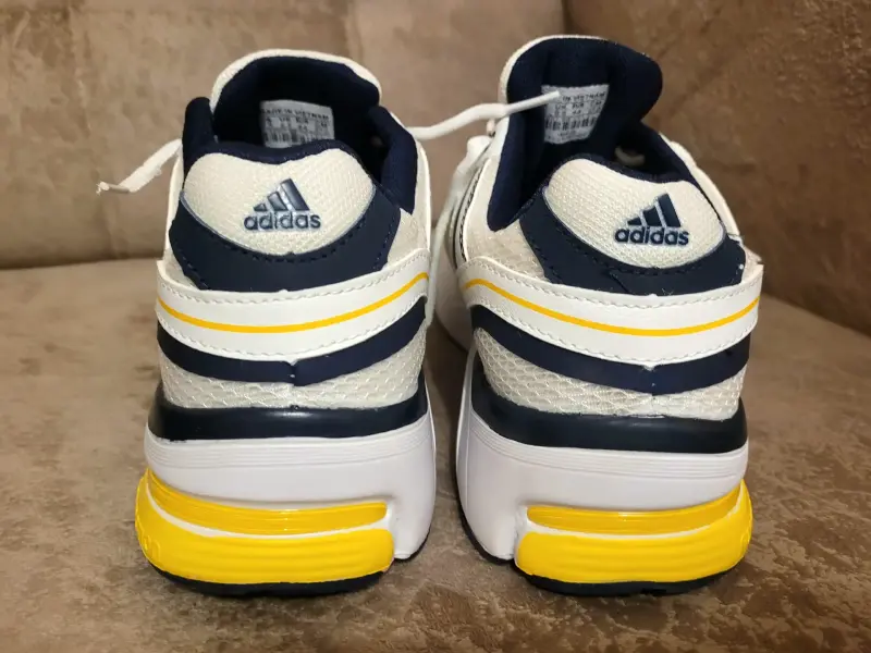 Новые мужские кроссовки adidas