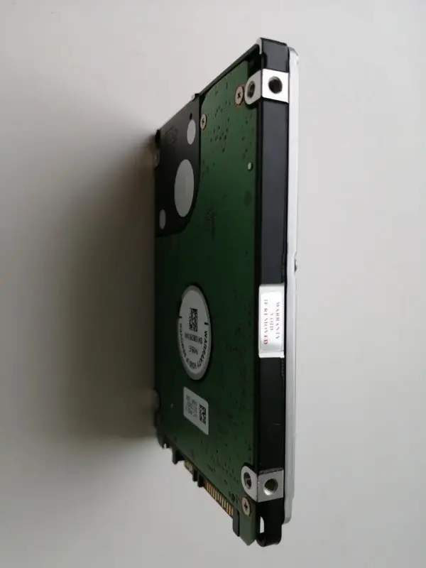 Жесткий диск HDD Seagate Momentus 1 ТБ ST1000LM024 на запчасти