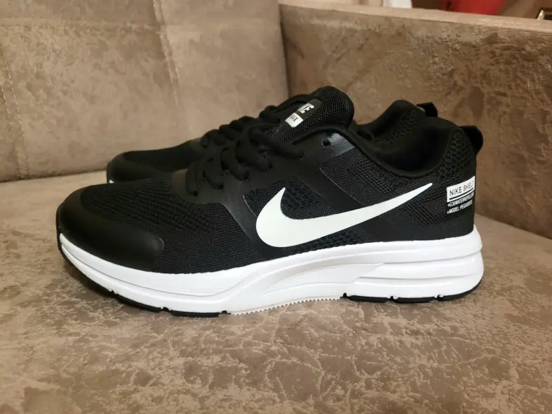 Новые мужские кроссовки Nike