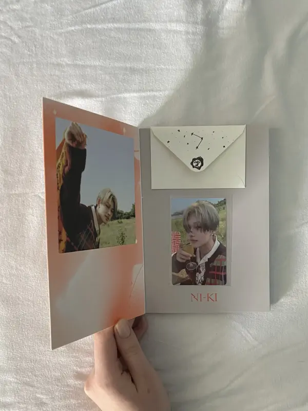 k-pop альбом enhypen,фотокарта enhypen и stray kids,плакат stray kids