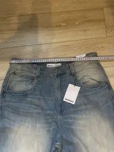 Джинсы Bershka