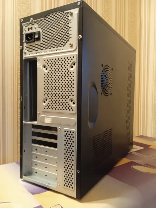 Корпус компьютерный известного производителя FSP WA-01 с блоком питания Power MAN IP-S350Q2-0 350W.