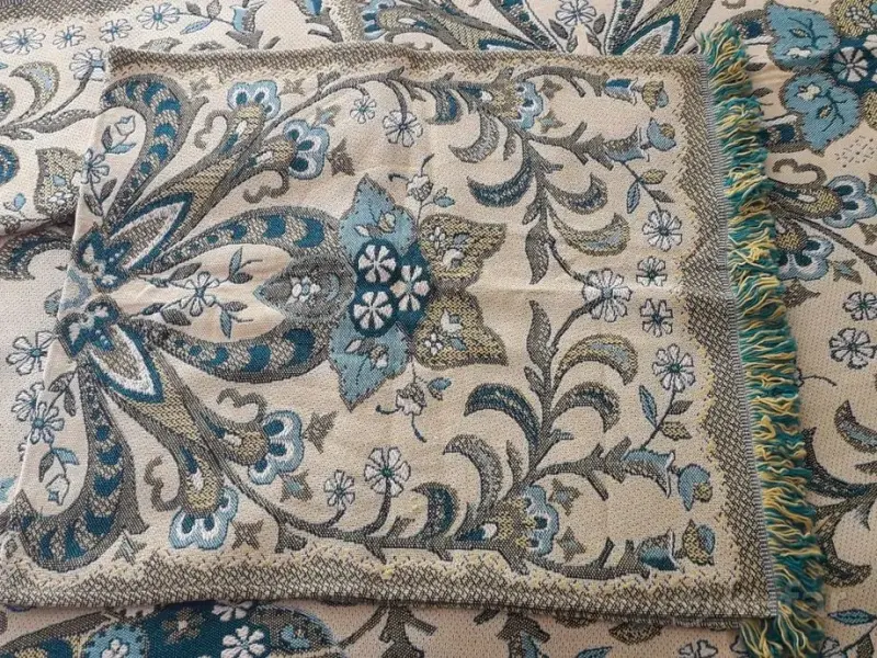 комплекты покрывал и накидок для кресел (2 комплекта)