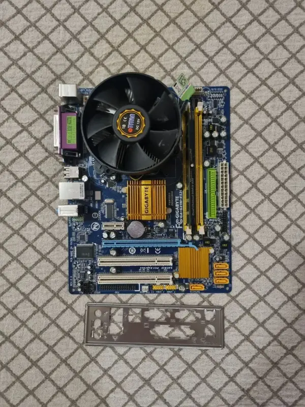 Материнская плата Gigabyte GA-G31M-ES2L socket 775