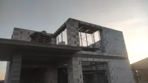 Укладка блоков, перегородок, заборных блоков
