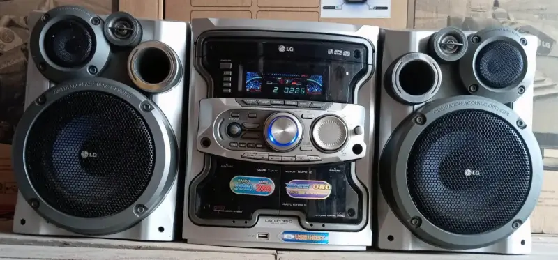Музыкальный центр LG LM-U1350