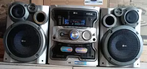 Музыкальный центр LG LM-U1350