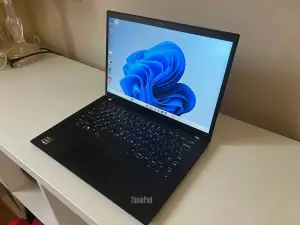 Lenovo ThinkPad T14s gen4 Ryzen 7 7840U/32 Gb/1 TB