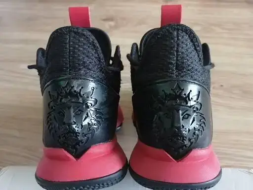 Кроссовки баскетбольные Nike LeBron Witness 4