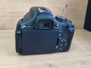 Зеркальный фотоаппарат Canon EOS 600D (а.60-020098)