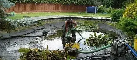 Чистка пруда и водоема. Откачка воды бассейн яма