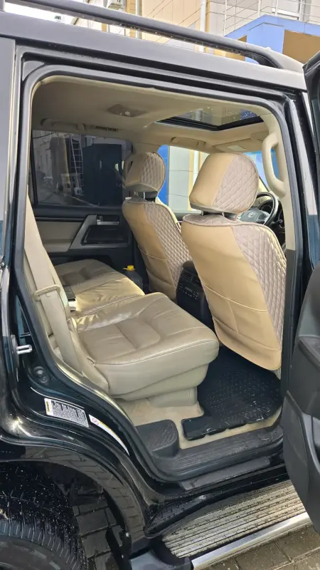 TOYOTA LAND CRUISER 200