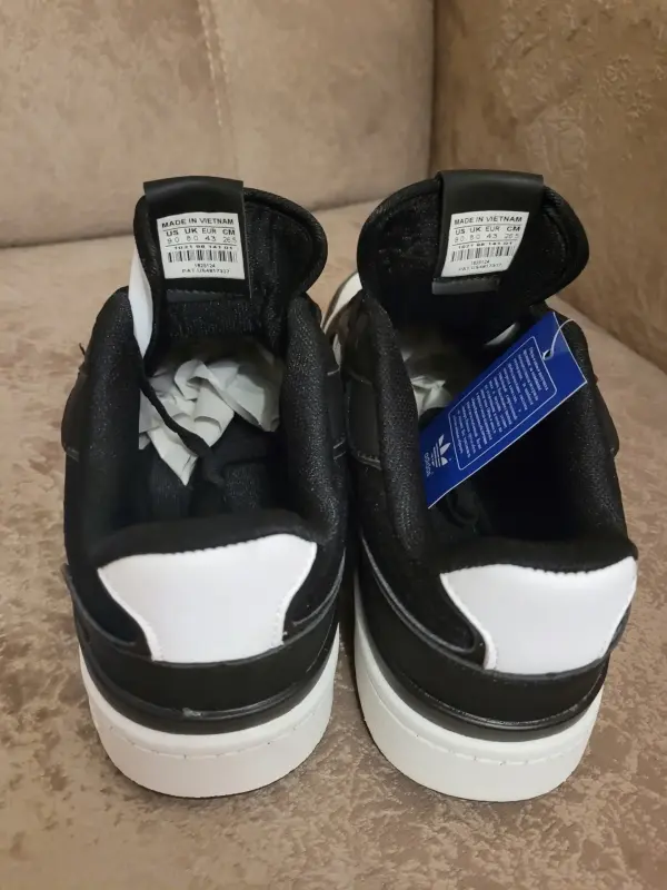 Новые мужские кроссовки adidas