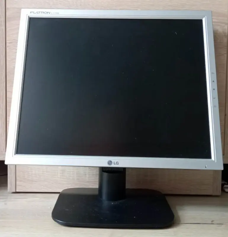 Монитор LG L1718S-SN
