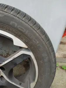 Шины Nokian Tyres WR Snowproof 185/60R15 88T + Литые диски