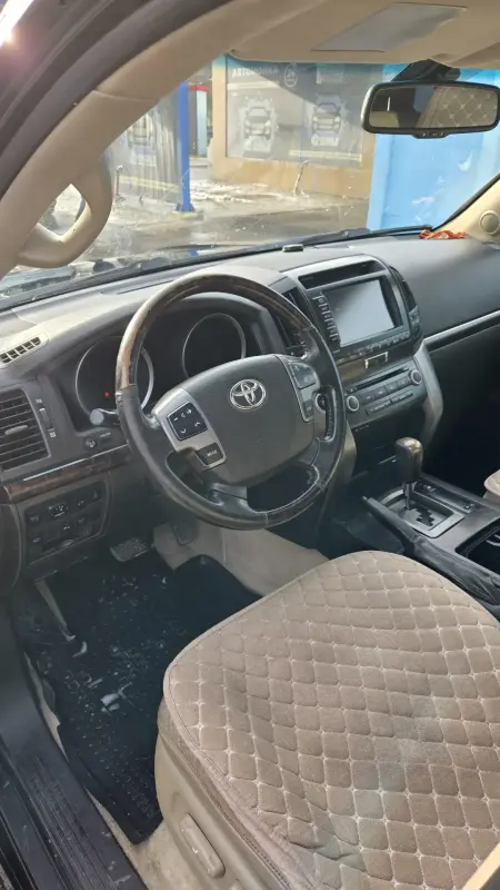 TOYOTA LAND CRUISER 200