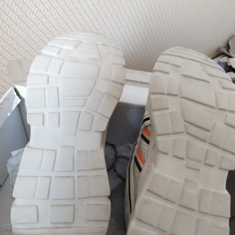 Кроссовки на танкетке р-р 37.5-38